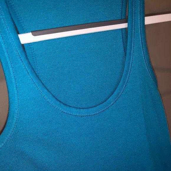 Basic Ribbed Tank Top - Picture 2 of 2